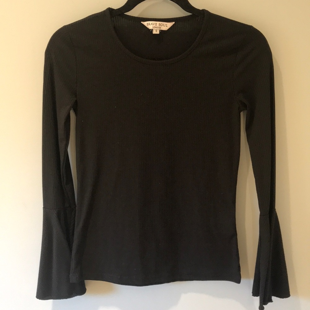 Brave Soul London super cute top w/ bell sleeve.